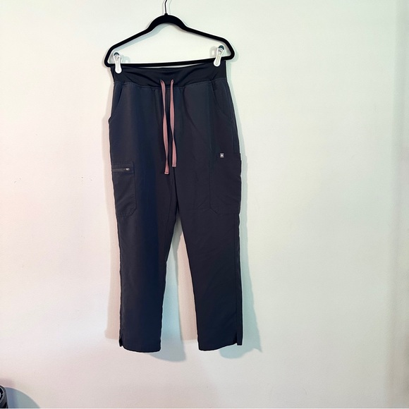 Figs Yola scrub bottoms and Catarina Top - Picture 6 of 10